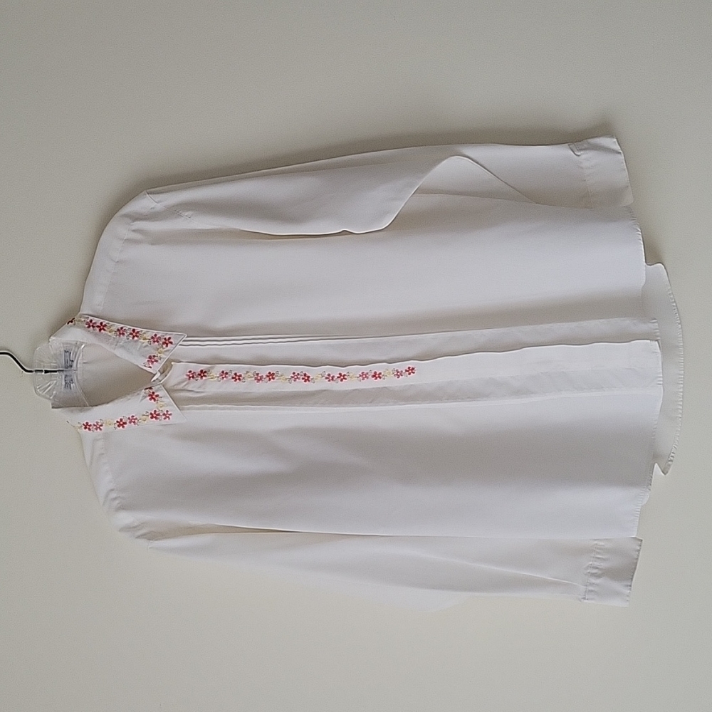 Tabi International Vintage Women's Cream Embroidered Blouse- Size 16